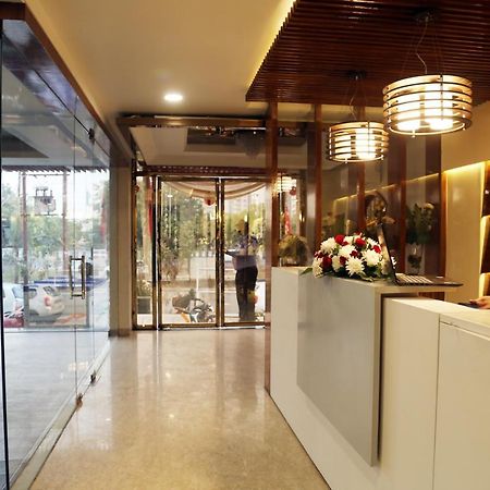 Awadh Inn Noida Exterior foto